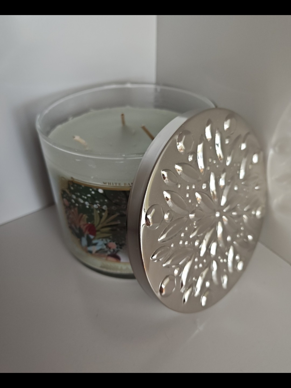 White Barn Vanilla Birch Decorative Lid 3-Wick Candle - New - Picture 2 of 2